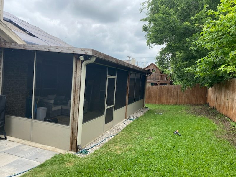Screened room seen from the backyard